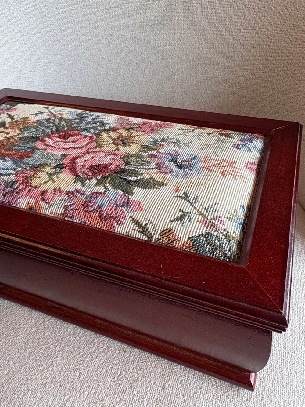VTG Floral Needlepoint tapestry jewelry box
